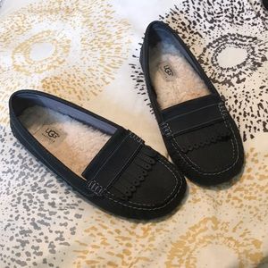 UGG leather loafers / moccasins